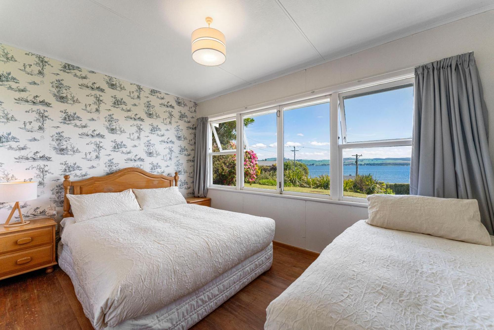 Lakeview Cottage - Rainbow Point Holiday Home Taupo Zewnętrze zdjęcie